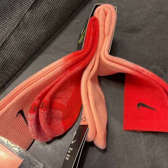 Nike Everyday Plus Cushioned
Multi-Color
Size L
Crew Socks (2 Pairs)
 DH6096-902 - Picture 6 of 15